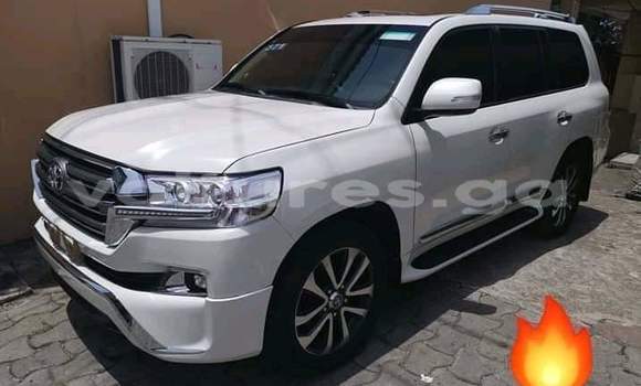 Sayi Na hannu Toyota Land Cruiser White Mota in Libreville a estuary Sayi Na hannu Toyota Land Cruiser White Mota in Libreville a estuary