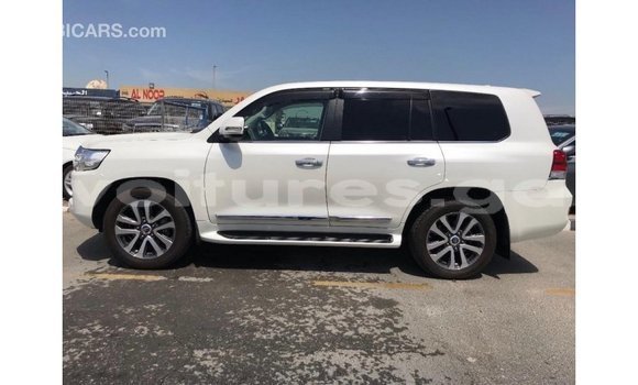 Buy Import Toyota Land Cruiser White Car in Import - Dubai in Estuary Buy Import Toyota Land Cruiser White Car in Import - Dubai in Estuary