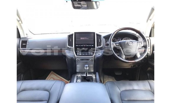 Buy Import Toyota Land Cruiser White Car in Import - Dubai in Estuary Buy Import Toyota Land Cruiser White Car in Import - Dubai in Estuary