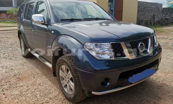 Sayi Na hannu Nissan Pathfinder Blue Mota in Libreville a estuary Sayi Na hannu Nissan Pathfinder Blue Mota in Libreville a estuary