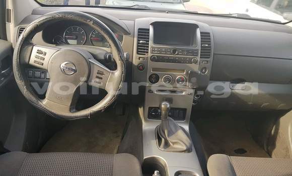 Sayi Na hannu Nissan Pathfinder Blue Mota in Libreville a estuary Sayi Na hannu Nissan Pathfinder Blue Mota in Libreville a estuary