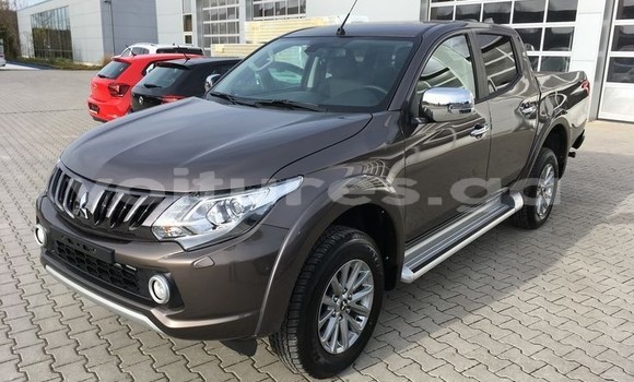 Acheter Neuf Voiture Mitsubishi L200 Blanc à Libreville, Estuaire Acheter Neuf Voiture Mitsubishi L200 Blanc à Libreville, Estuaire