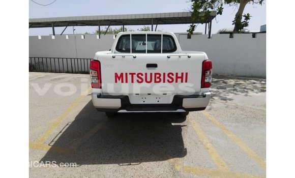 Acheter Import Voiture Mitsubishi L200 Blanc à Import - Dubai, Estuaire Acheter Import Voiture Mitsubishi L200 Blanc à Import - Dubai, Estuaire