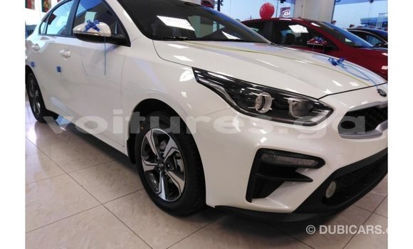 Acheter Import Voiture Kia Cerato Blanc à Import - Dubai, Estuaire Acheter Import Voiture Kia Cerato Blanc à Import - Dubai, Estuaire