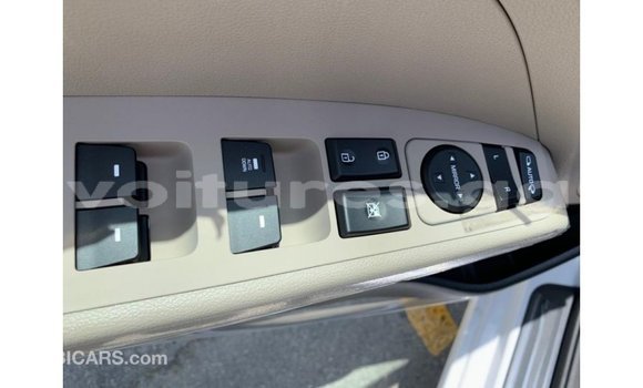 Acheter Import Voiture Hyundai Elantra Blanc à Import - Dubai, Estuaire Acheter Import Voiture Hyundai Elantra Blanc à Import - Dubai, Estuaire