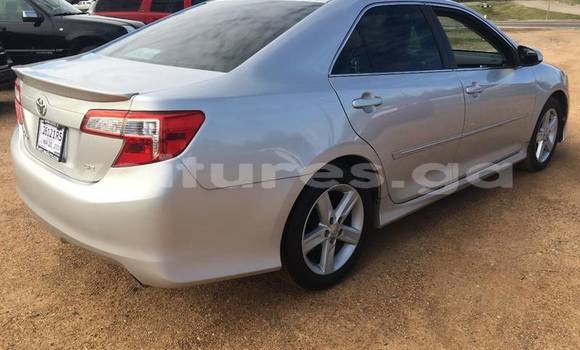 Sayi Na hannu Toyota Camry Black Mota in Libreville a estuary Sayi Na hannu Toyota Camry Black Mota in Libreville a estuary