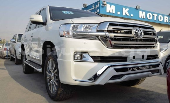 Acheter Import Voiture Toyota Land Cruiser Blanc à Import - Dubai, Estuaire Acheter Import Voiture Toyota Land Cruiser Blanc à Import - Dubai, Estuaire