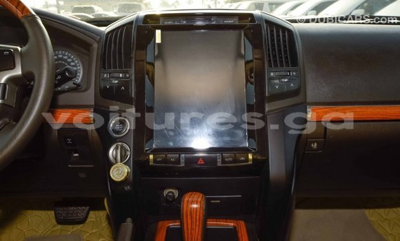 Acheter Import Voiture Toyota Land Cruiser Blanc à Import - Dubai, Estuaire Acheter Import Voiture Toyota Land Cruiser Blanc à Import - Dubai, Estuaire