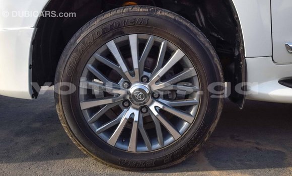 Acheter Import Voiture Toyota Land Cruiser Blanc à Import - Dubai, Estuaire Acheter Import Voiture Toyota Land Cruiser Blanc à Import - Dubai, Estuaire