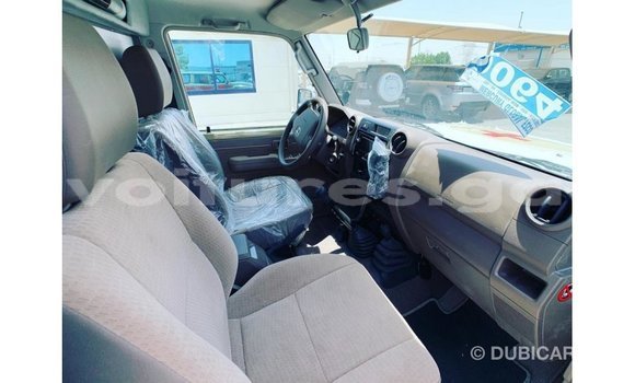 Acheter Import Voiture Toyota Land Cruiser Blanc à Import - Dubai, Estuaire Acheter Import Voiture Toyota Land Cruiser Blanc à Import - Dubai, Estuaire