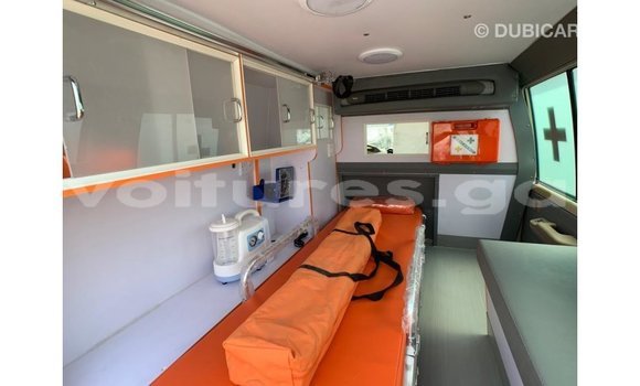 Acheter Import Voiture Toyota Land Cruiser Blanc à Import - Dubai, Estuaire Acheter Import Voiture Toyota Land Cruiser Blanc à Import - Dubai, Estuaire