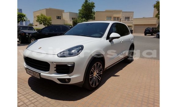 Acheter Import Voiture Porsche Cayenne Blanc à Import - Dubai, Estuaire