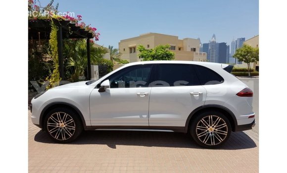 Acheter Import Voiture Porsche Cayenne Blanc à Import - Dubai, Estuaire Acheter Import Voiture Porsche Cayenne Blanc à Import - Dubai, Estuaire