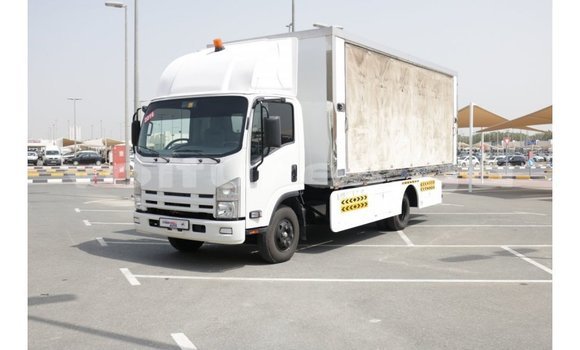 Acheter Import Utilitaire Isuzu FTR 850 Blanc à Import - Dubai, Estuaire