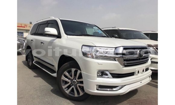 Buy Import Toyota Land Cruiser White Car in Import - Dubai in Estuary Buy Import Toyota Land Cruiser White Car in Import - Dubai in Estuary