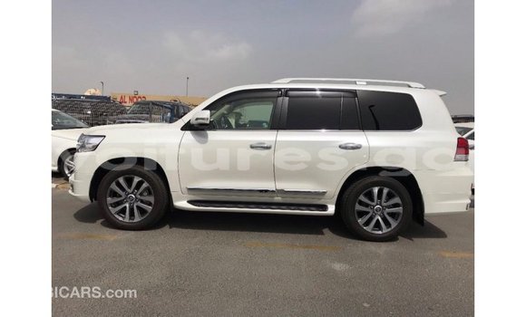 Buy Import Toyota Land Cruiser White Car in Import - Dubai in Estuary Buy Import Toyota Land Cruiser White Car in Import - Dubai in Estuary