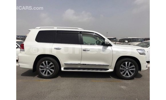 Buy Import Toyota Land Cruiser White Car in Import - Dubai in Estuary Buy Import Toyota Land Cruiser White Car in Import - Dubai in Estuary