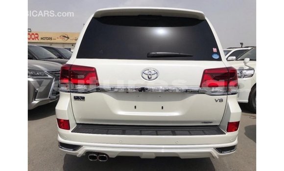 Buy Import Toyota Land Cruiser White Car in Import - Dubai in Estuary Buy Import Toyota Land Cruiser White Car in Import - Dubai in Estuary