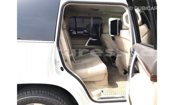 Buy Import Toyota Land Cruiser White Car in Import - Dubai in Estuary Buy Import Toyota Land Cruiser White Car in Import - Dubai in Estuary