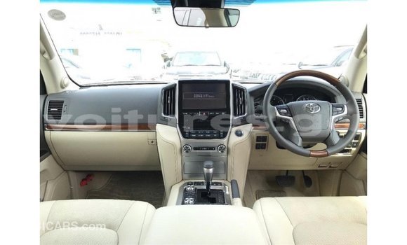 Buy Import Toyota Land Cruiser White Car in Import - Dubai in Estuary Buy Import Toyota Land Cruiser White Car in Import - Dubai in Estuary