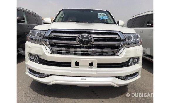 Buy Import Toyota Land Cruiser White Car in Import - Dubai in Estuary Buy Import Toyota Land Cruiser White Car in Import - Dubai in Estuary