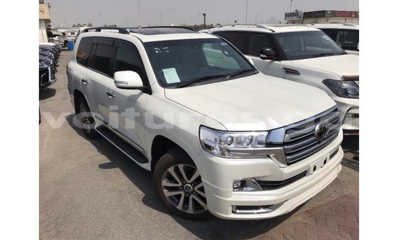 Acheter Import Voiture Toyota Land Cruiser Blanc à Import - Dubai, Estuaire Acheter Import Voiture Toyota Land Cruiser Blanc à Import - Dubai, Estuaire