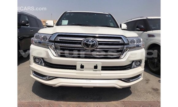 Acheter Import Voiture Toyota Land Cruiser Blanc à Import - Dubai, Estuaire Acheter Import Voiture Toyota Land Cruiser Blanc à Import - Dubai, Estuaire