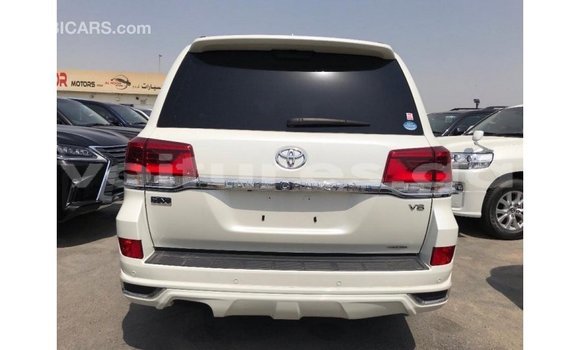 Acheter Import Voiture Toyota Land Cruiser Blanc à Import - Dubai, Estuaire Acheter Import Voiture Toyota Land Cruiser Blanc à Import - Dubai, Estuaire