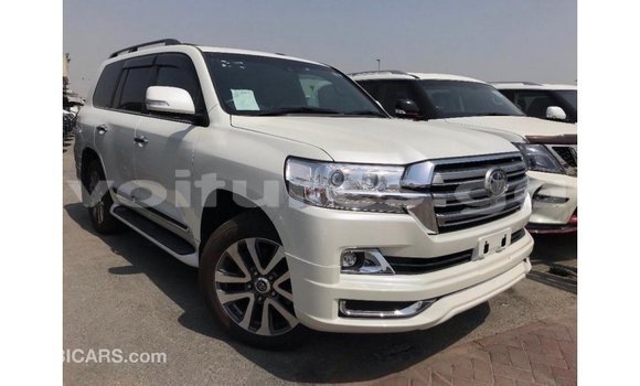 Acheter Import Voiture Toyota Land Cruiser Blanc à Import - Dubai, Estuaire Acheter Import Voiture Toyota Land Cruiser Blanc à Import - Dubai, Estuaire