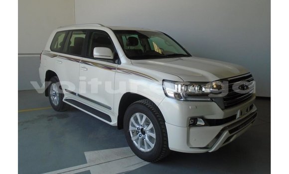 Acheter Import Voiture Toyota Land Cruiser Blanc à Import - Dubai, Estuaire Acheter Import Voiture Toyota Land Cruiser Blanc à Import - Dubai, Estuaire