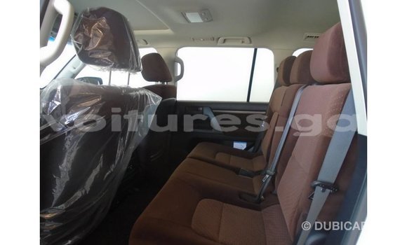 Acheter Import Voiture Toyota Land Cruiser Blanc à Import - Dubai, Estuaire Acheter Import Voiture Toyota Land Cruiser Blanc à Import - Dubai, Estuaire