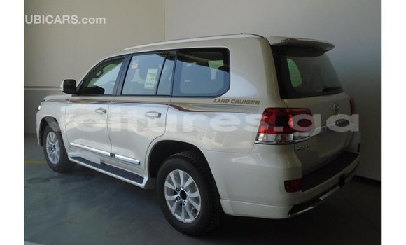 Acheter Import Voiture Toyota Land Cruiser Blanc à Import - Dubai, Estuaire Acheter Import Voiture Toyota Land Cruiser Blanc à Import - Dubai, Estuaire