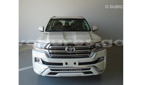Acheter Import Voiture Toyota Land Cruiser Blanc à Import - Dubai, Estuaire Acheter Import Voiture Toyota Land Cruiser Blanc à Import - Dubai, Estuaire