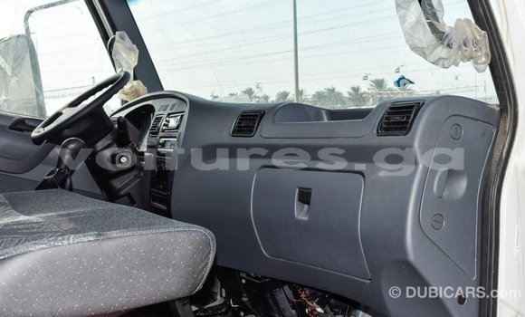 Acheter Import Voiture Mercedes-Benz 190 Blanc à Import - Dubai, Estuaire Acheter Import Voiture Mercedes-Benz 190 Blanc à Import - Dubai, Estuaire