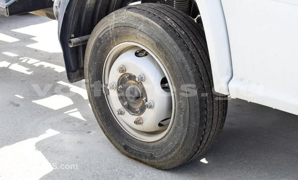 Acheter Import Voiture Mercedes-Benz 190 Blanc à Import - Dubai, Estuaire Acheter Import Voiture Mercedes-Benz 190 Blanc à Import - Dubai, Estuaire