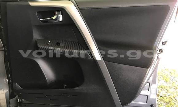 Sayi Na hannu Toyota RAV4 M Mota in Libreville a estuary Sayi Na hannu Toyota RAV4 M Mota in Libreville a estuary