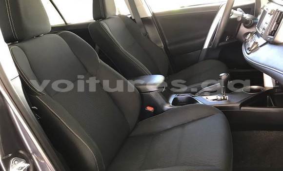 Sayi Na hannu Toyota RAV4 M Mota in Libreville a estuary Sayi Na hannu Toyota RAV4 M Mota in Libreville a estuary