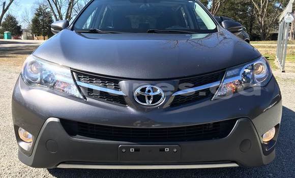 Sayi Na hannu Toyota RAV4 M Mota in Libreville a estuary Sayi Na hannu Toyota RAV4 M Mota in Libreville a estuary