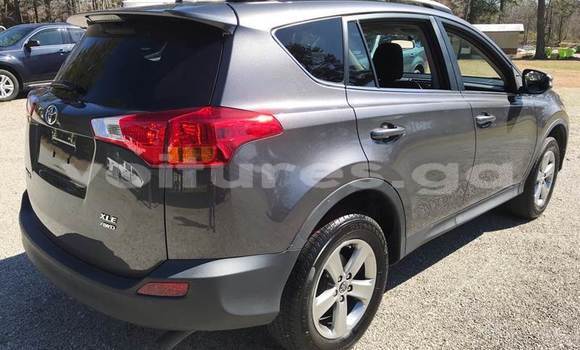 Sayi Na hannu Toyota RAV4 M Mota in Libreville a estuary Sayi Na hannu Toyota RAV4 M Mota in Libreville a estuary