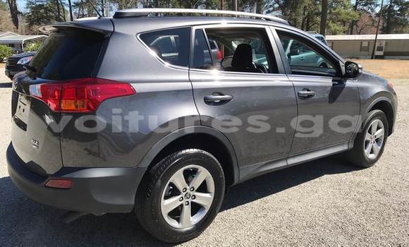 Sayi Na hannu Toyota RAV4 M Mota in Libreville a estuary Sayi Na hannu Toyota RAV4 M Mota in Libreville a estuary