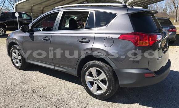 Sayi Na hannu Toyota RAV4 M Mota in Libreville a estuary Sayi Na hannu Toyota RAV4 M Mota in Libreville a estuary