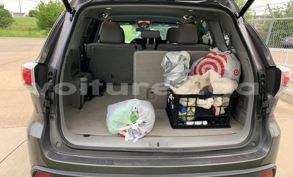 Sayi Na hannu Toyota Highlander M Mota in Libreville a estuary Sayi Na hannu Toyota Highlander M Mota in Libreville a estuary