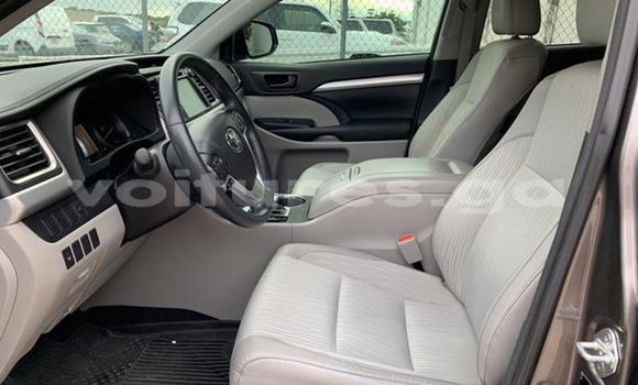 Sayi Na hannu Toyota Highlander M Mota in Libreville a estuary Sayi Na hannu Toyota Highlander M Mota in Libreville a estuary