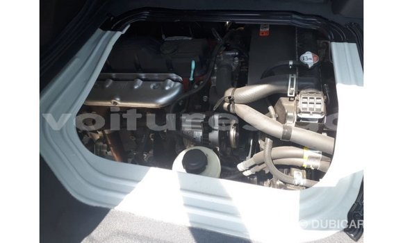 Acheter Import Voiture Kia Carens Blanc à Import - Dubai, Estuaire Acheter Import Voiture Kia Carens Blanc à Import - Dubai, Estuaire