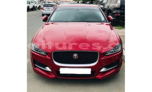 Acheter Import Voiture Jaguar XE Rouge à Import - Dubai, Estuaire