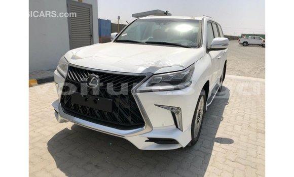 Acheter Import Voiture Lexus LX Blanc à Import - Dubai, Estuaire Acheter Import Voiture Lexus LX Blanc à Import - Dubai, Estuaire