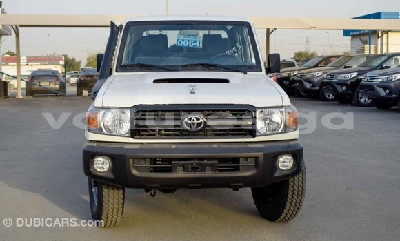 Sayi Imported Toyota Land Cruiser White Mota in Import - Dubai a estuary Sayi Imported Toyota Land Cruiser White Mota in Import - Dubai a estuary