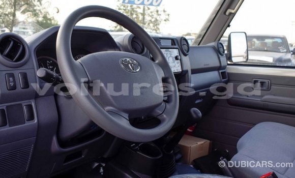 Sayi Imported Toyota Land Cruiser White Mota in Import - Dubai a estuary Sayi Imported Toyota Land Cruiser White Mota in Import - Dubai a estuary