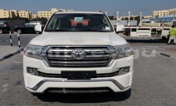 Acheter Import Voiture Toyota Land Cruiser Blanc à Import - Dubai, Estuaire Acheter Import Voiture Toyota Land Cruiser Blanc à Import - Dubai, Estuaire