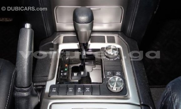 Acheter Import Voiture Toyota Land Cruiser Blanc à Import - Dubai, Estuaire Acheter Import Voiture Toyota Land Cruiser Blanc à Import - Dubai, Estuaire